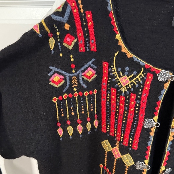 Vrikke Women's Wool Black Sweater with Colorful Embroidery - Picture 6 of 10